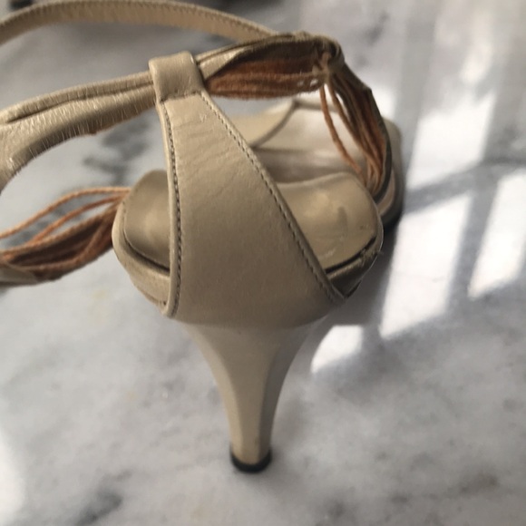 Stunningly Chic Sling Backs. Very good condition. Purchased at David’s Bloor. - Picture 4 of 6